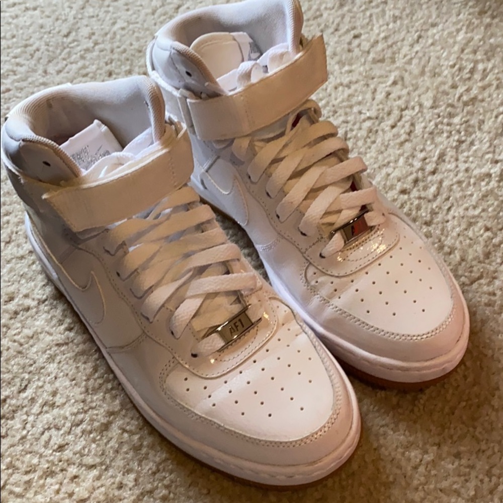 WOMEN’S NIKE AIR FORCE 1 ULTRA MID